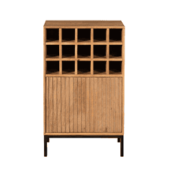 Houten wijnkast van Mokana Meubelen met 15 ruime vakken en een geribbelde afsluitdeur, perfect voor wijnopslag en decoratie, industrieel design, duurzame materialen.