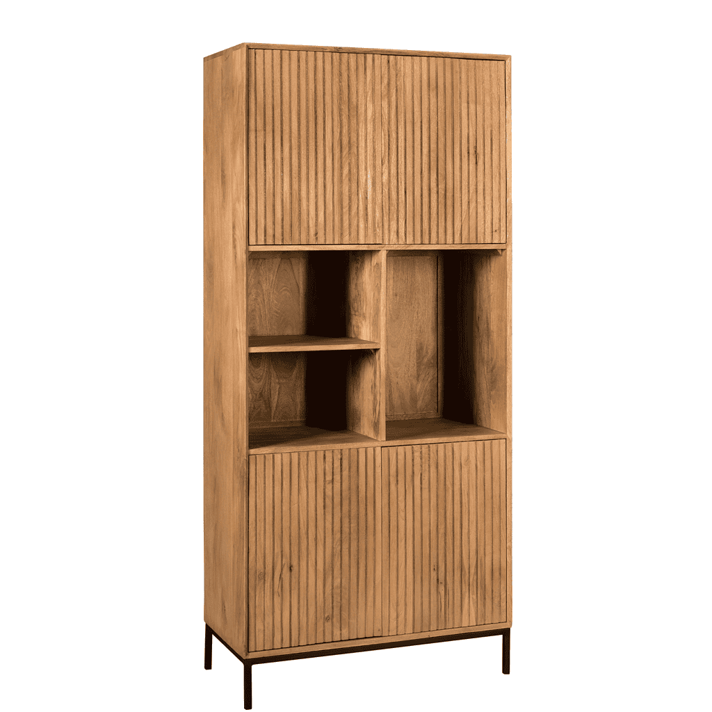 Elegante houten boekenkast met open vakken en slanke black metalen pootjes, perfect voor een stijlvolle en praktische inrichting.