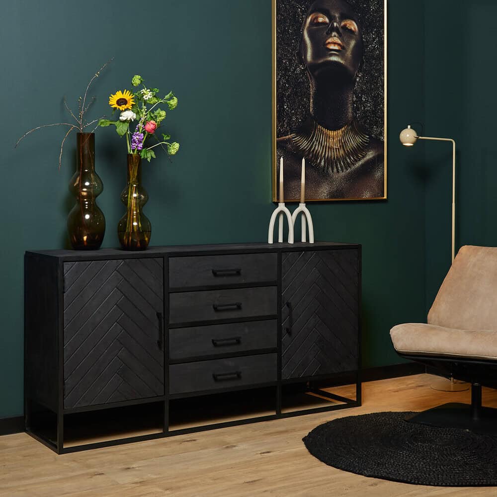 Elegant black dressoir met diagonale houtpatronen en opbergvakken, perfect voor stijlvolle inrichting van woonkamer of eetkamer.