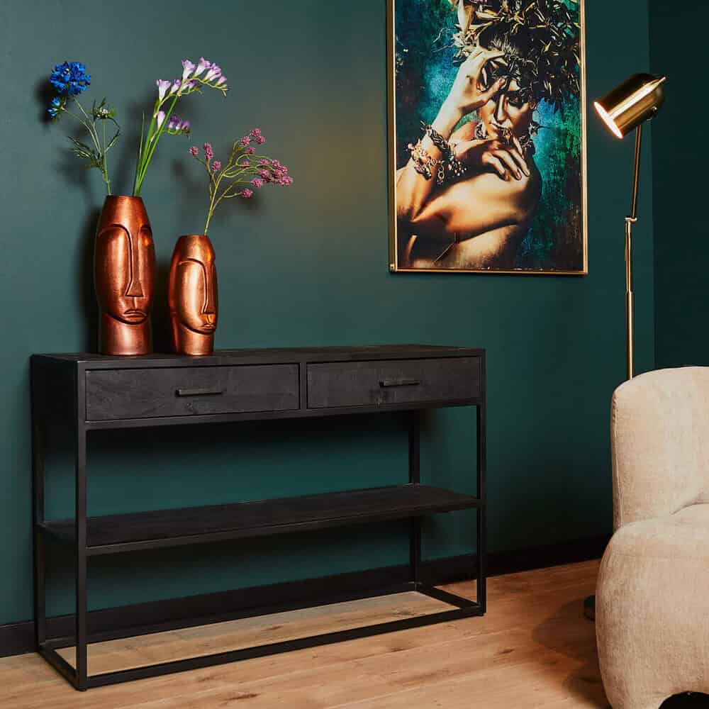Unieke zwarte houten console met metalen frame, perfect voor woonkamers en hallen. Elegant meubelstuk met laden en open onderste plank, ideaal voor opbergruimte en decoratie.