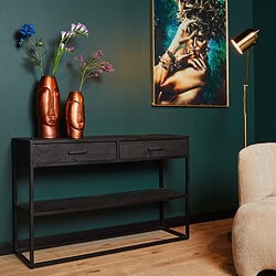 Unieke zwarte houten console met metalen frame, perfect voor woonkamers en hallen. Elegant meubelstuk met laden en open onderste plank, ideaal voor opbergruimte en decoratie.
