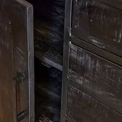 Robuuste zwarte houten ladekast van Mokana Meubelen, perfect voor een industrieel interieur en opslag. Traditioneel vakmanschap gecombineerd met modern design.