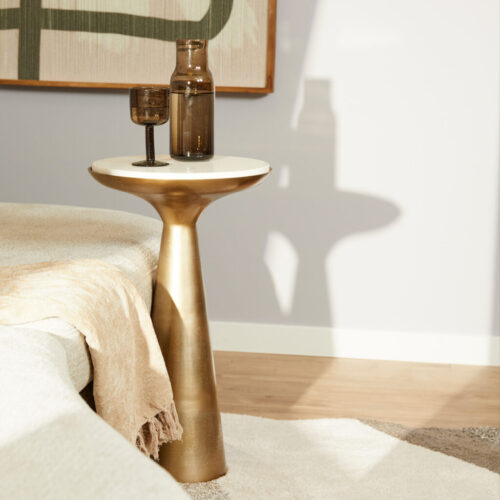 VintageDesign houten bijzettafel met gouden afwerking voor stijlvolle interieurs.