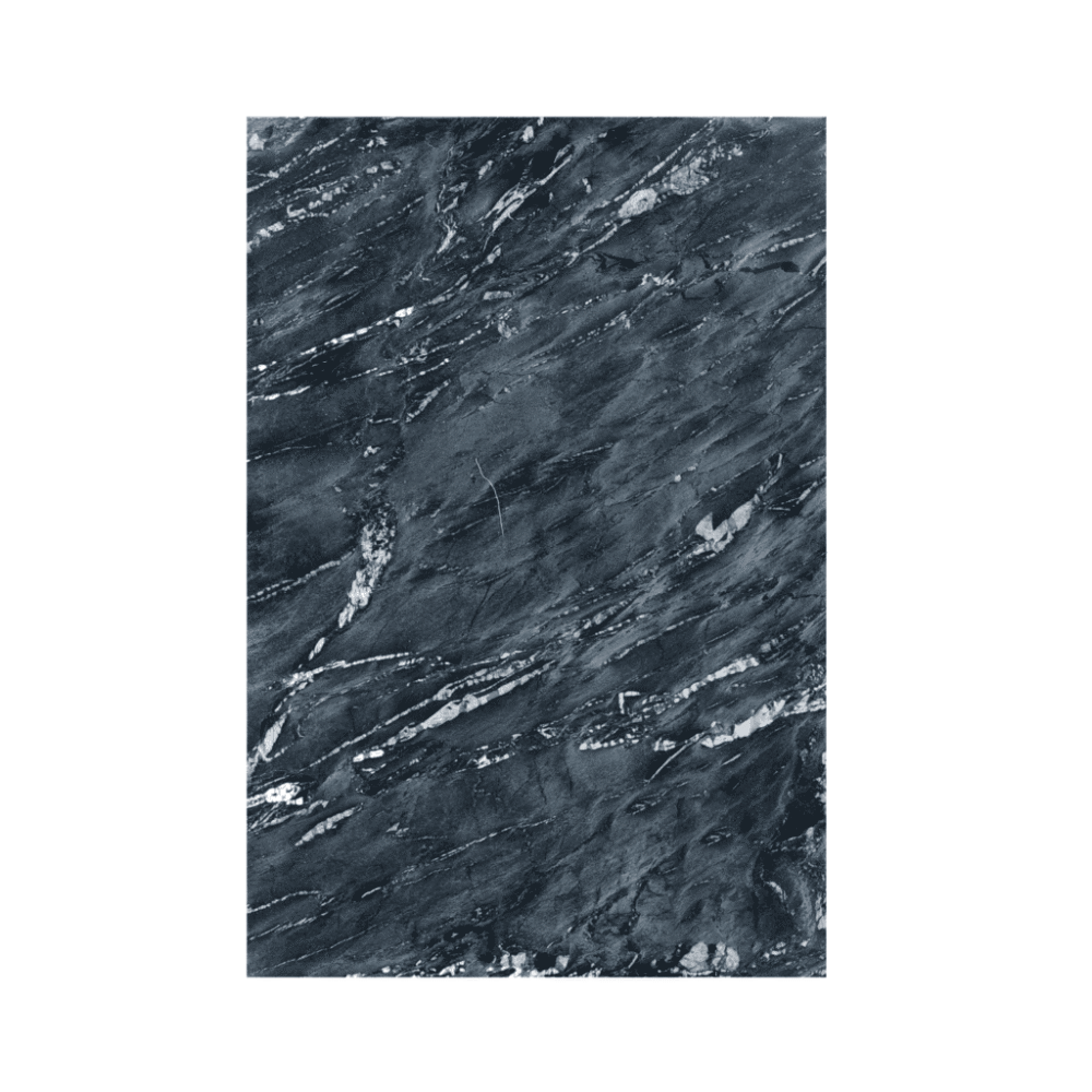 Donkere marmertegel met zilveren aders, luxe natuursteen oppervlakt, basiselement voor stijlvolle badkamers en keukens, Mokana Meubelen Nederland.