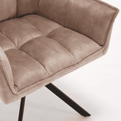 Elegant bank met stoere zwarte poten, comfortabele en stijlvolle bekleding, ideaal voor modern interieur.