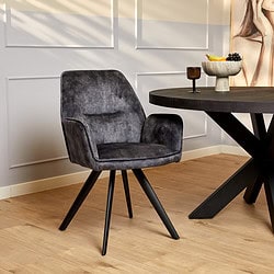 Leren barkruk met zitting en rugleuning, trendy en comfortabel, perfect voor een moderne woon- of eetkamer, geproduceerd door Mokana Meubelen in Nederland.