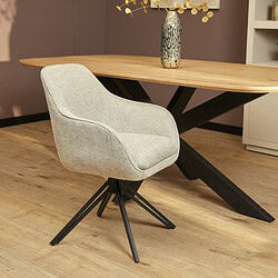 Licht beige eetkamerstoel met zwart metalen onderstel, comfortabele bekleding en moderne uitstraling, perfect voor een stijlvolle eethoek of kantoorruimte.