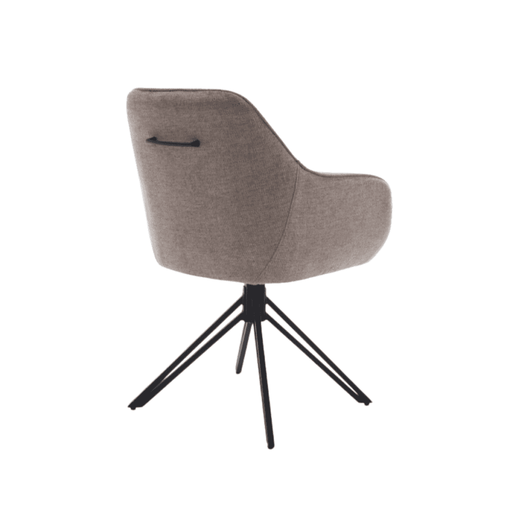 Moderne draaibare stoel ontworpen door Mokana Meubelen, met comfortabele bekleding en stevige zwart metalen voet. Perfect voor een stijlvolle en functionele zithoek of kantoorruimte.