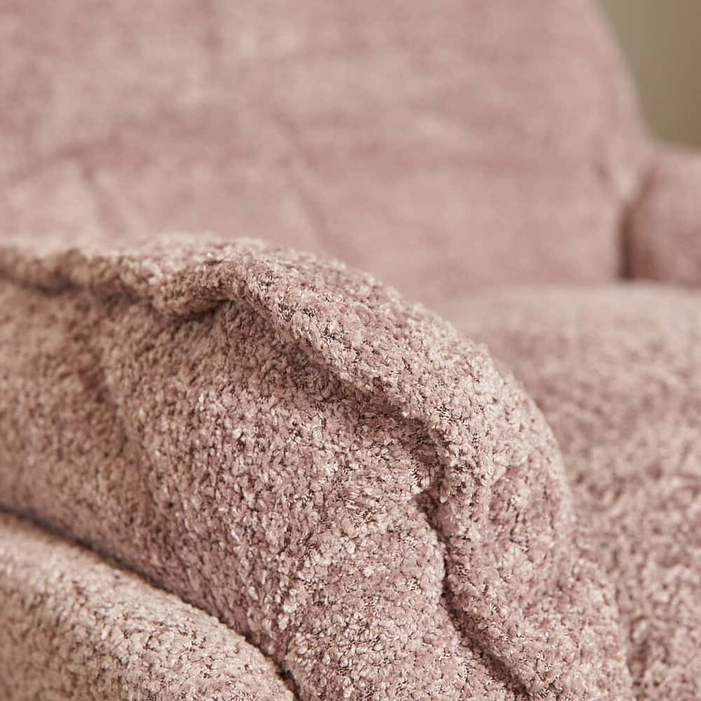 Zachte stoffen meubelbekleding in een warme roze tint, perfect voor een comfortabele en stijlvolle woonkamer.