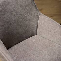 Leren bank met zacht stofferen en strak design, perfect voor een modern interieur.