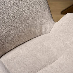 Comfortabele stoffen bank met moderne uitstraling, perfect voor woonkamer en interieur, design meubelen van Mokana Meubelen.