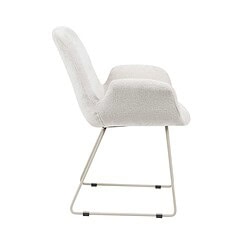 Modern witte lounge stoel met zachte bekleding en slank metalen onderstel, perfect voor comfortabele en stijlvolle interieurverlichting.