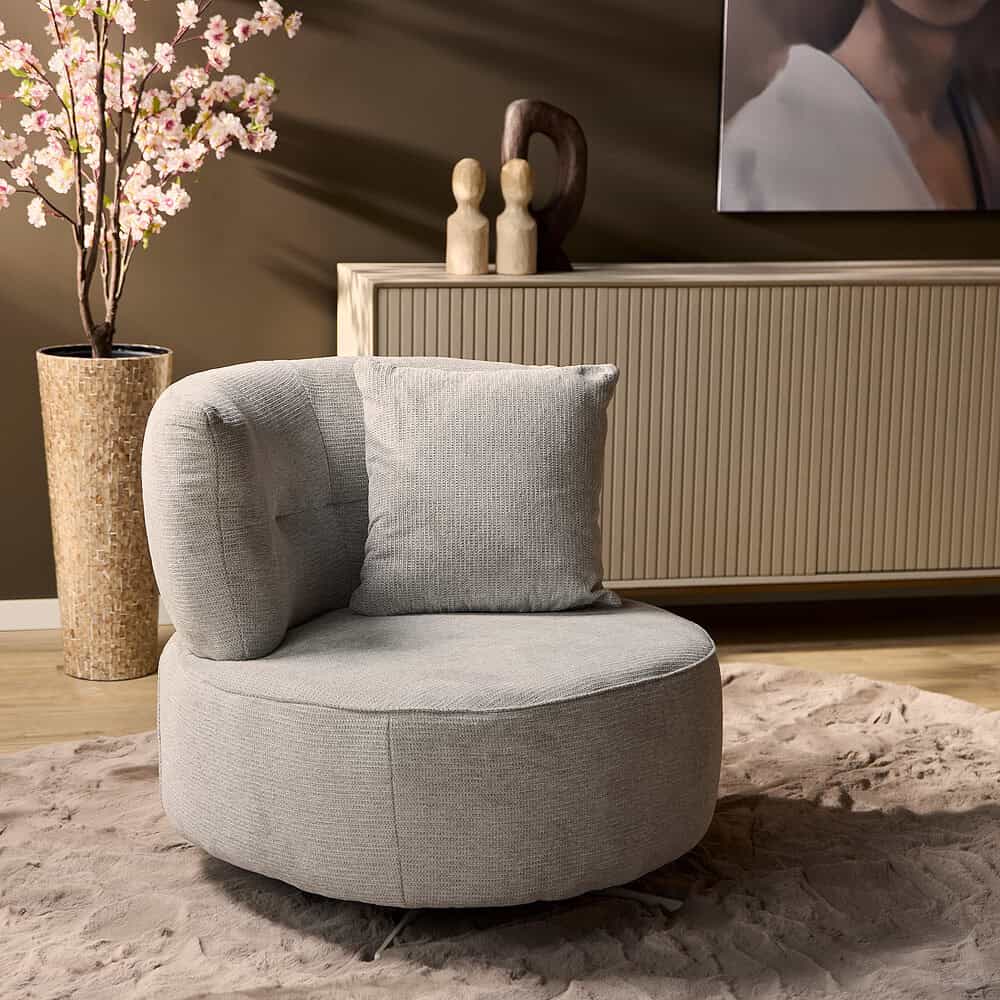 Sfeervolle hoekbank in modern design met comfortabele zachte bekleding, perfect voor een stijlvolle woonkamer.