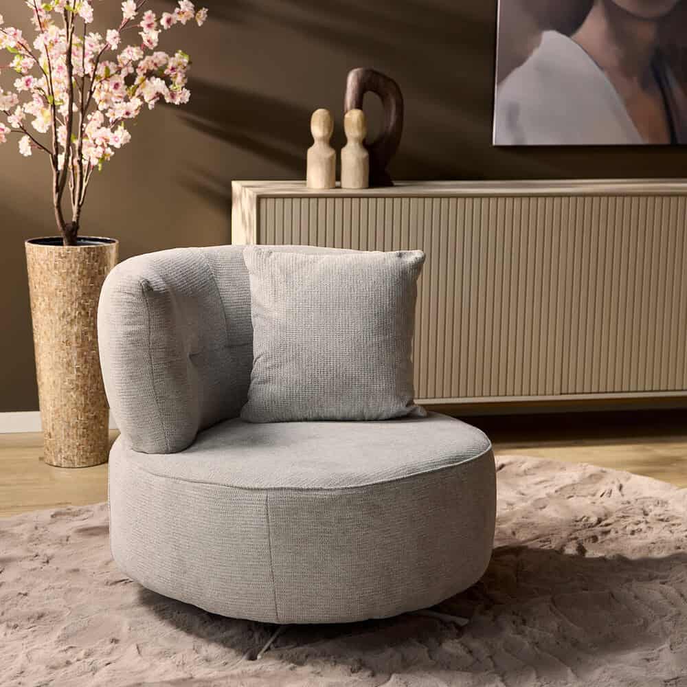 Modern Licht Grijze Stoffen Fauteuil met C-O-N-C-La-G-E, ontworpen voor comfort en stijl, perfect voor elke woonkamer.