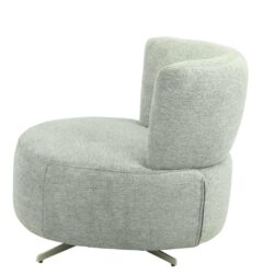 Zachte stof lounge fauteuil in lichtgrijze kleur, moderne design en comfortabel zitcomfort, perfect voor een stijlvolle woonkamer of kantoorinterieur.