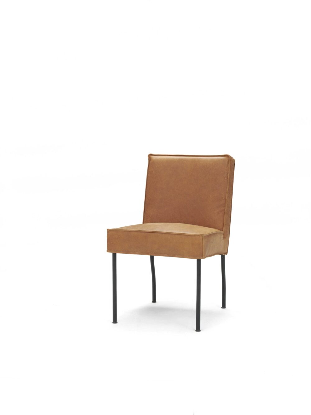 - Hoge eetkamerstoel met leren bekleding en zwart metalen poten voor elegante woonkamer of eetkamer inrichting.