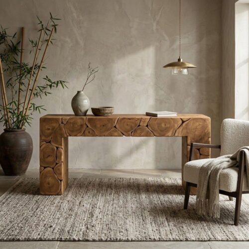 Einzigartiger Konsolentisch aus Holz in einem minimalistischen Interieur mit natürlichen Dekoelementen und sanfter Beleuchtung – perfekt für ein modernes Wohnzimmer oder einen Eingangsbereich.