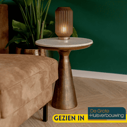 Elegant moderne bijzettafel met marmeren blad en gouden voet, perfect voor stijlvolle woonkamers en interieurdecoratie.