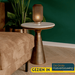 Rustieke bijzettafel met gegoten metalen voet en marmeren blad, perfect voor stijlvolle woonkamer interieurdecoratie.