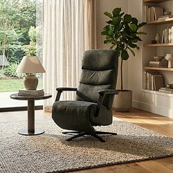 Elegante fauteuil met ergonomisch design voor comfortabel zitten, perfect voor moderne woonkamers.