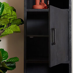 Moderne zwarte houten kast met deur en open vak, perfect voor industrieel interieur en opbergruimte.