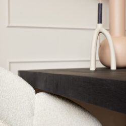 Elegant zwart eiken salontafel met donker houten afwerking en moderne design voor woonkamers.