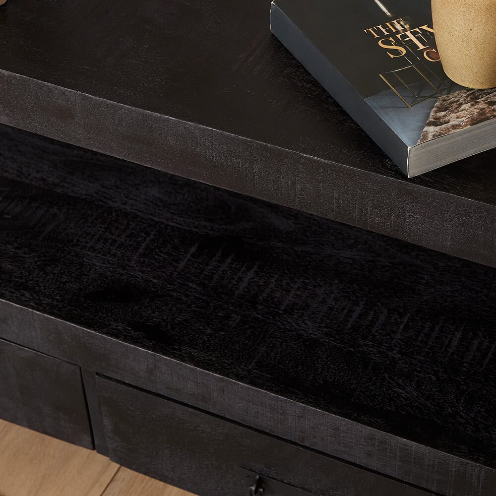 Mooi zwarte houten meubel met een boek en decoratie, stijlvol ontworpen voor moderne interieurs, perfect voor woning- of kantoorinrichting.