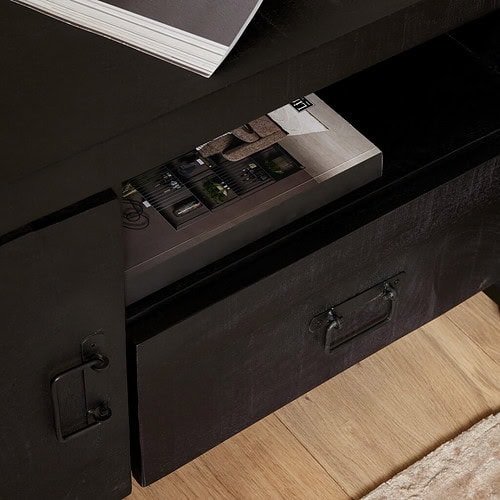 Noordelijke stijl houten tv-meubel, zwart afgewerkt met metalen handgrepen, modern en functioneel design, perfect voor een eigentijdse woonkamer.