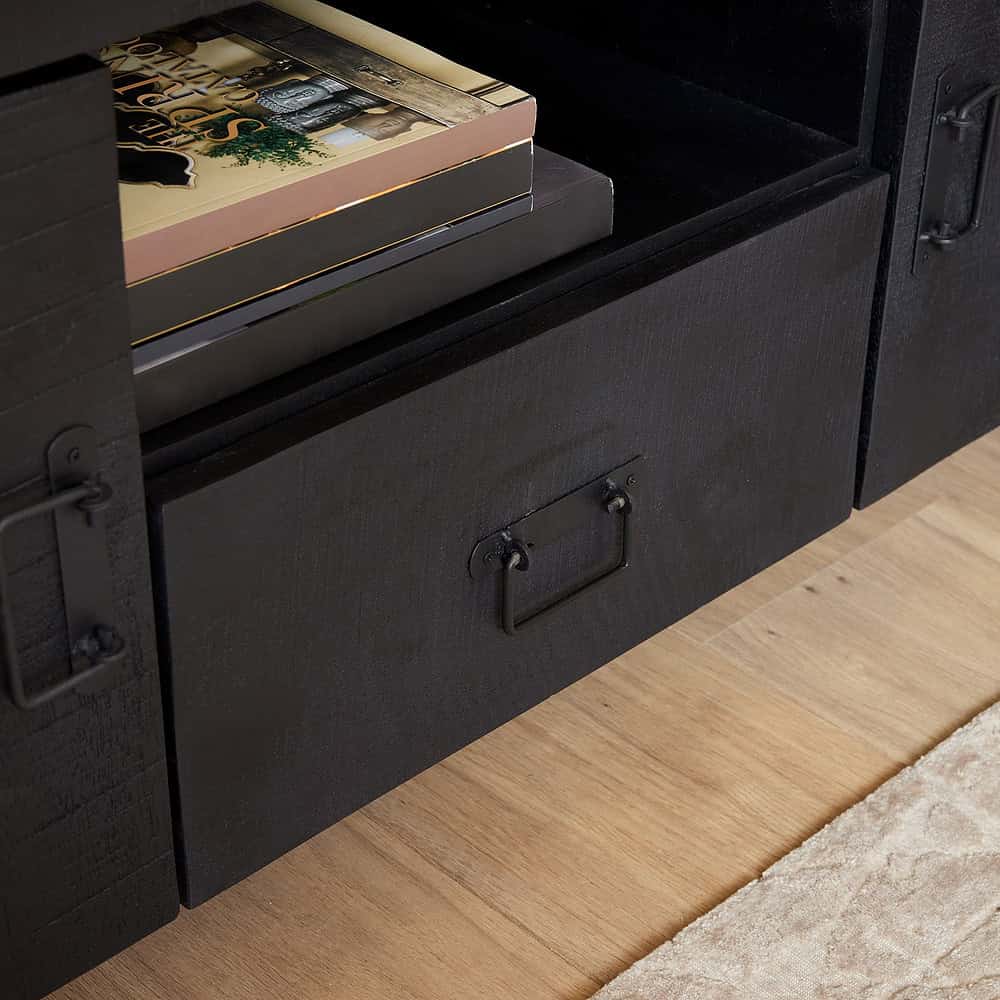 Strakke zwart houten meubelkast met lade en open vak voor opbergen, modern design, perfect voor woonkamer of kantoor.