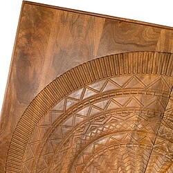 Zwarte houtfineer metgeïntrigeerde geometrische patronen, vintage meubelstuk, gedetailleerde houtbewerking, handgemaakt, uniek design, duurzame houten afwerking, ambachtelijke meubelkunst, elegant en stijlvol interieurdecoratie, authentieke houten meubelen, hoogwaardige vakmanschap, Mokana meubelen nederland.