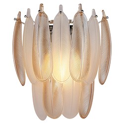 Elegante design plafondlamp met ivoorkleurige, bladachtige details, perfect voor moderne interieurdecoratie.