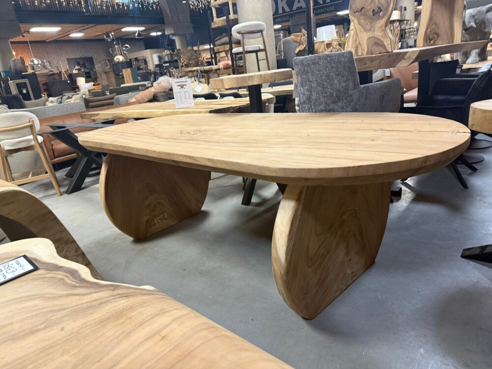 Eetafel Suar | uniek met ronde poten