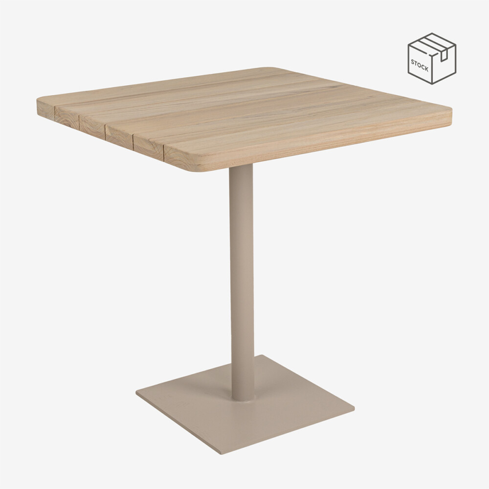 Houten bijzettafel met massief eiken blad en metalen voet, minimalistisch ontwerp, perfect voor moderne en Scandinavische interieurstijlen.