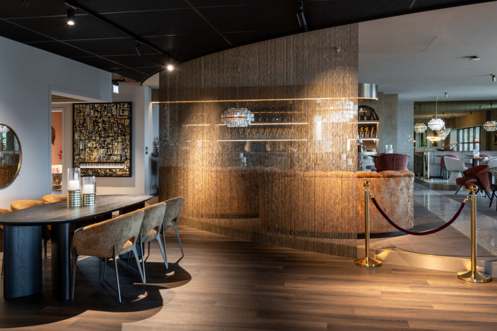 Decoratief object Curtain gold chain