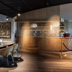 Decoratief object Curtain gold chain