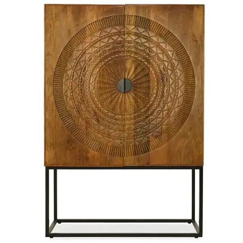 Elegante houten dressoir met gedetailleerd, ambachtelijk houtbewerking en modern zwart metalen onderstel, perfect voor een eigentijds interieur.