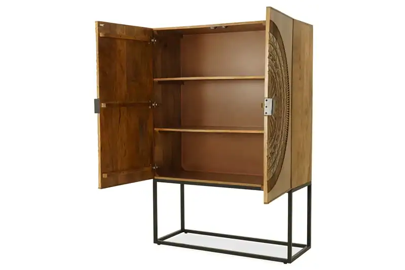 Handgemaakte houten kast met opvallend gedetailleerd design, geschikt voor sfeervolle interieurdecoratie en opslag, perfect voor modulaire meubeloplossingen.