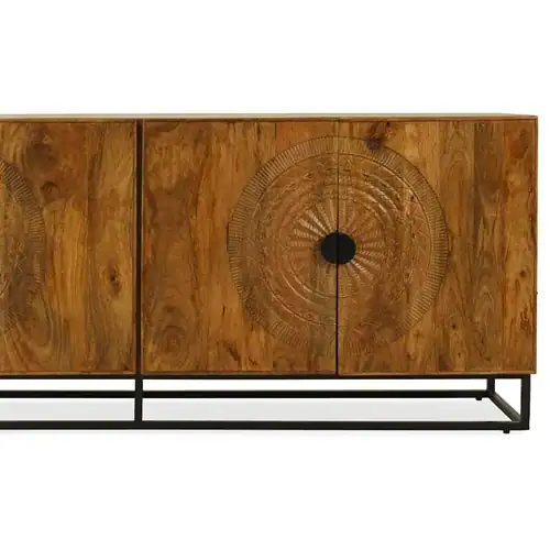 Elegante houten dressoir met mystieke spin-motief details en zwart metalen onderstel, perfect voor moderne en landelijke interieurs. Mooie natuurlijke houtafwerking en uniek design voor een statement in huis.