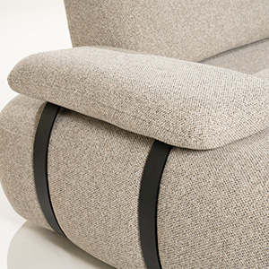 emilia detail1 | Heb je wel eens door de ramen naar prachtig ingerichte woonkamers in Nederland gekeken? Een salontafel versierd met bloemen staat voor een gezellige en aantrekkelijke bank, daarachter zie je een eettafel voor gezellige bijeenkomsten en in de vensterbank staan smaakvolle vazen. Meubelwinkel Nederland | emilia detail1