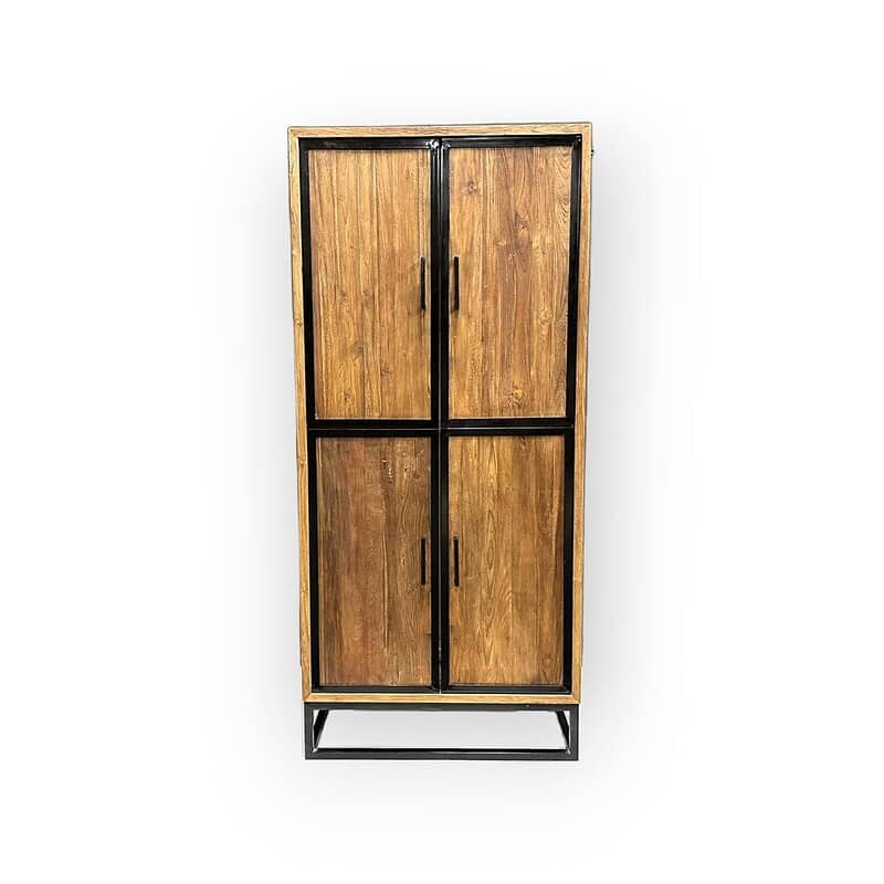 Houten industriële kast met zwart metalen frame, geschikt voor modern en stoer interieur.