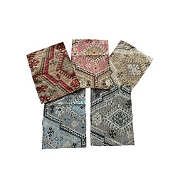 Kleurrijke vintage tapijten en vloerkleden met traditionele patronen, perfect voor uniek woondecoratie en interieur inspiratie.