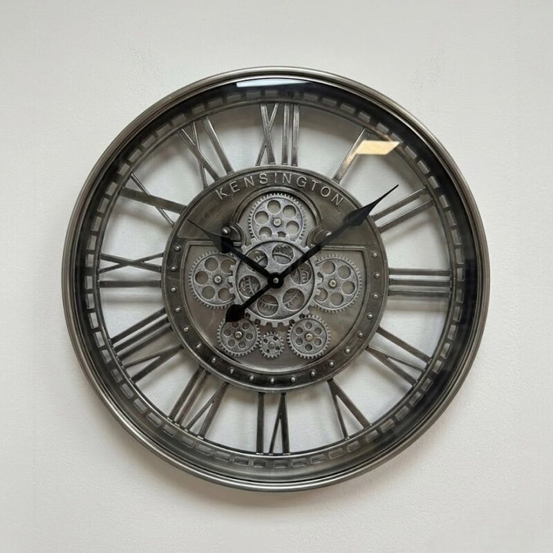 Vintage industriële wandklok met metalen wijzers en gear details, perfect voor moderne en stoere interieurs - Mokana Meubelen.
