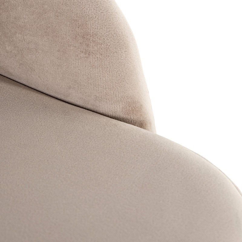 1. Luxe beige stoffering voor moderne en comfortabele Mokana meubels, perfect voor een stijlvolle inrichting.