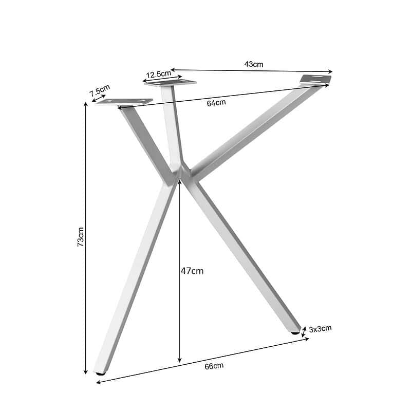 1. Robuuste metalen kledingrek met afmetingen en verstelbare armaturen, perfect voor stijlvolle garderobeopslag en modern interieur.