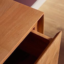 Elegante houten scheidingswand met strakke afwerking, perfect voor op maat gemaakte meubelen en interieur design door Mokana Meubelen.