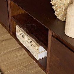 Elegante houten boekenkast van Mokana Meubelen met stoer design, ideaal voor woon- of slaapkamer. Perfect voor stijlvolle opbergruimte en het tonen van decoratie of boeken.