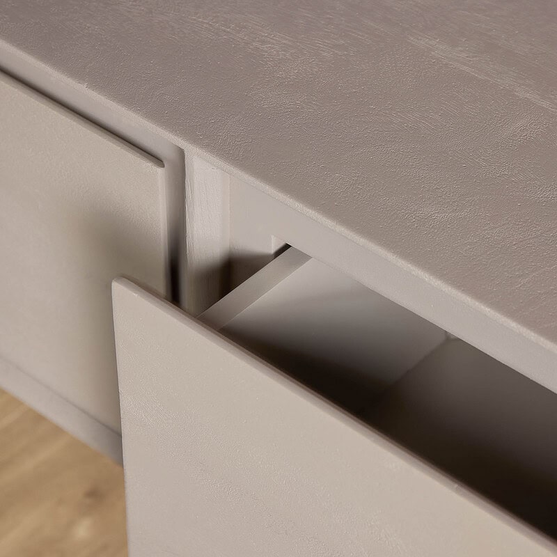 Elegante witte houten lade met soft-close systeem, onderdeel van luxe Mokana meubelen voor een strakke en moderne uitstraling.