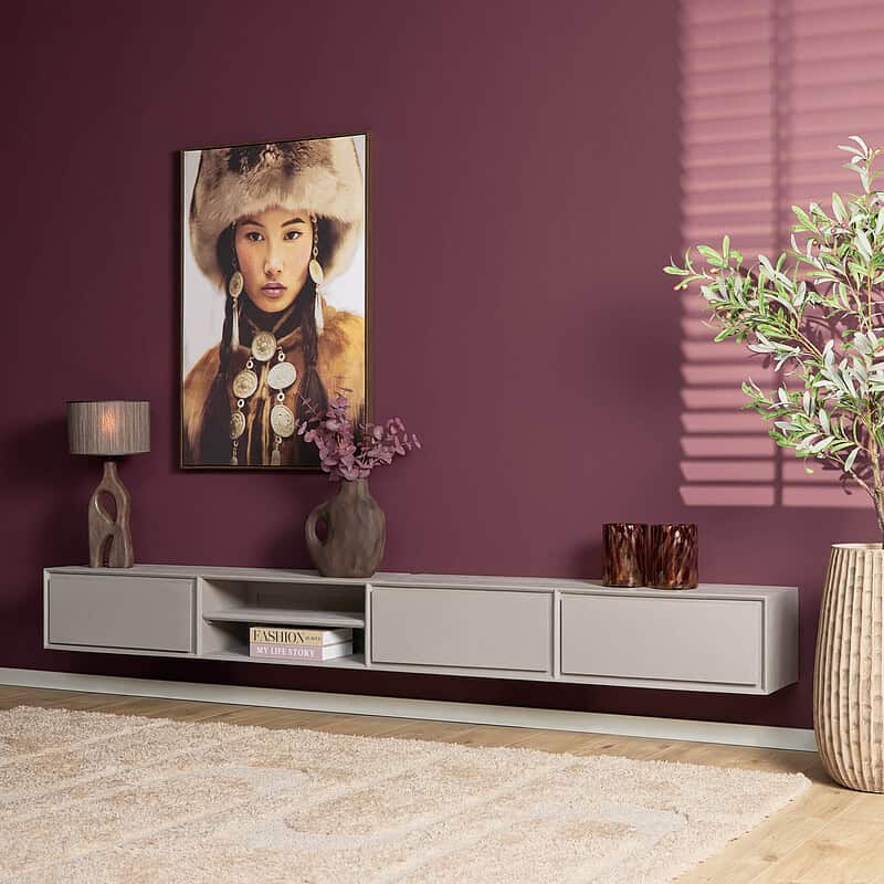 Elegante wandmeubel van Mokana Meubelen in een lichte finish met opbergvakken, perfect voor moderne interieurs en stijlvolle opbergruimte.