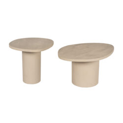 Strakke, moderne bijzettafels van massief licht hout, ideaal voor woonkamer en slaapkamer, combineren functioneel design met natuurlijke materialen.