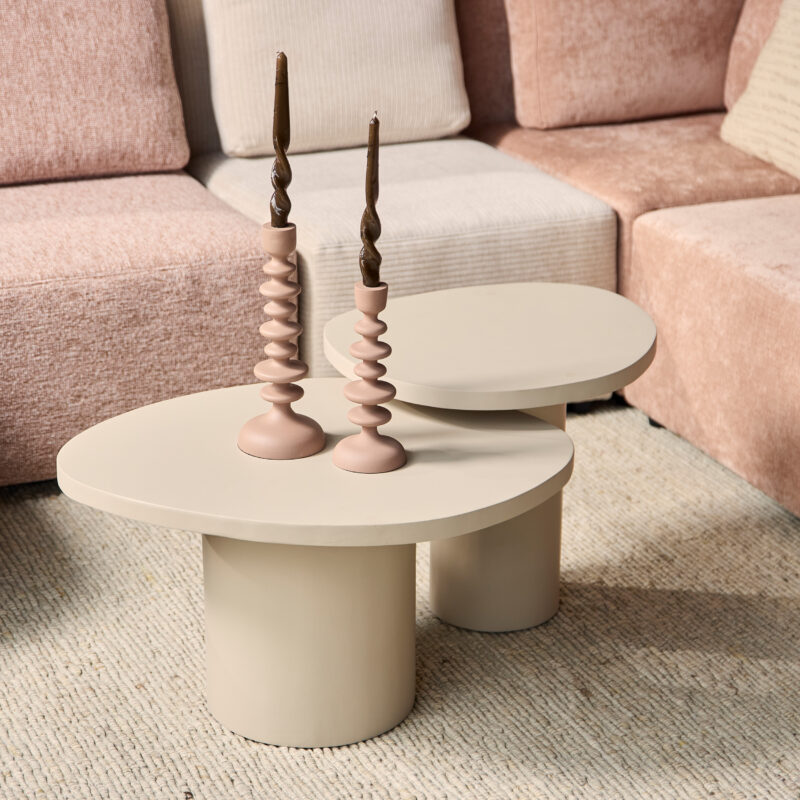 Moderne koffietafels van Mokana Meubelen in een zachte, ronde vorm, perfect voor een stijlvolle zithoek. Gemaakt van hoogwaardige materialen, combineert functionaliteit met elegant design.